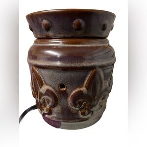 Scentsy “Chateau” midsize warmer